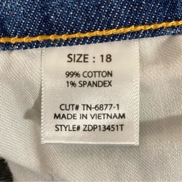 NWT FASHION NOVA Women’s Plus Size 18 Distressed High Rise Jeans Medium Wash - Picture 8 of 16